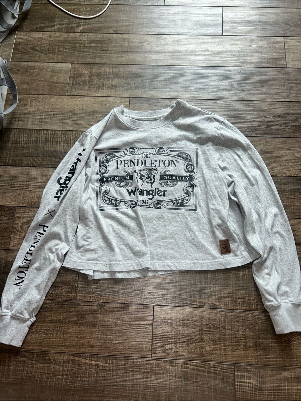 Pendleton Heather Gray Long Sleeve Top with Leather Logo Patch
